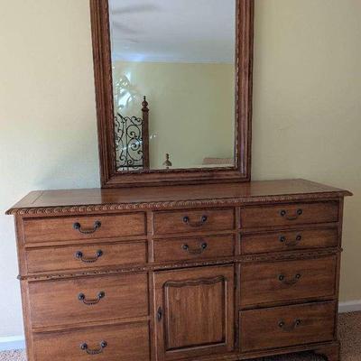 Southern Living Collection: Dresser w/ Mirror By Lexington Furniture Industries 