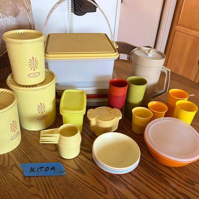 Vinage Tupperware