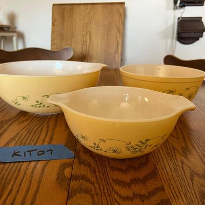 Vintage Pyrex Mixing Bowls QTY 3