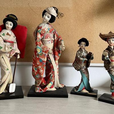 (4) Japanese Sakura Geisha Dolls Wearing Kimono Standing On Wood Base