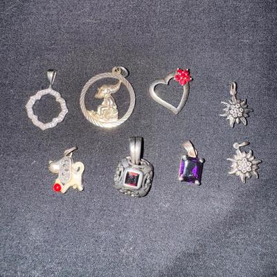 8 Pendants 