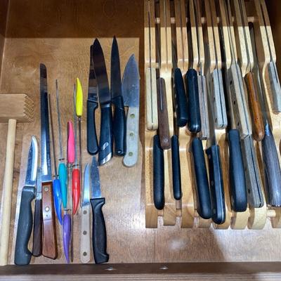 Assorted Knives & Storage 
