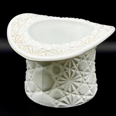 Fenton Daisy & Buttons Milk Glass Top Hat 