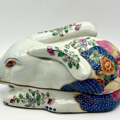 Chinese Tobacco Leaf porcelain bunny trinket box