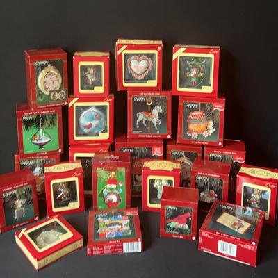 Hallmark Heirloom Collection, Christmas Ornaments 
