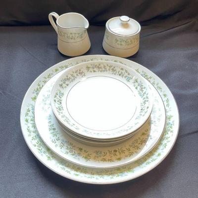 Carlton Arpeggio - serving platter and plate, bowls