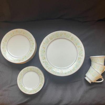 Noritake Paula set 2158