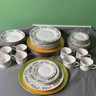 Christmas serving ware