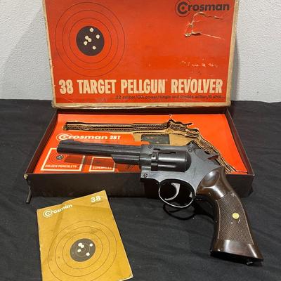 Crosman 38T CO2 Pellet Pistol in Box