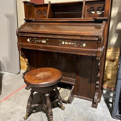 Petite Antique Chicago Cottage Organ Company Pump Organ W/ Brass Clawfoot Stool. 