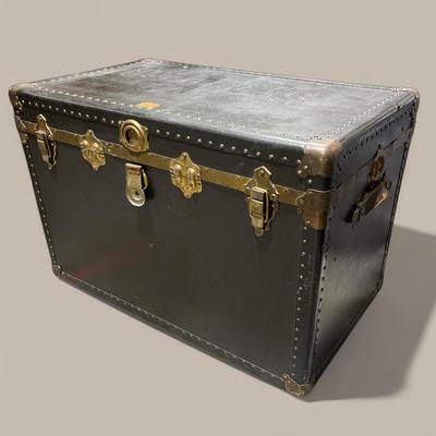 Antique Bingham Buffalo N.Y. Steamer Trunk. Very Good Condition!