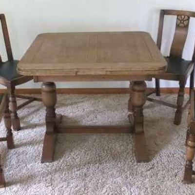 English Breakfast Table with Four Chairs
