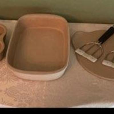 The Pampered Chef Stoneware Pizza Stone, Muffin Pan And Casserole Baker With Calphalon Toasting Pan 