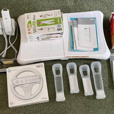 Nintendo Wii w/ Accessories & Games