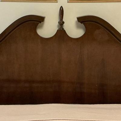 Sleep Number Adjustable Queen Bed w/ Mahogany Finish Headboard
