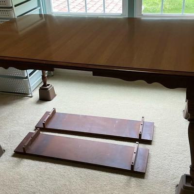 Maple Finish Dining Table w/ 3 Leaves