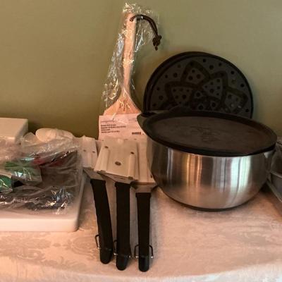 The Pampered Chef Large Lot Of Kitchen Goods 