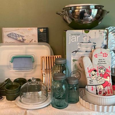 Large Kitchen Lot Including Pampered Chef And Entertaining Pieces 