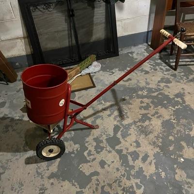 Fertilizer spreader
