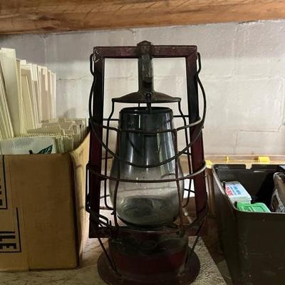 Kerosene lantern 