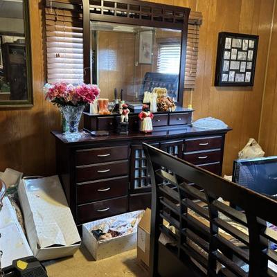 Bedroom furniture, dresser