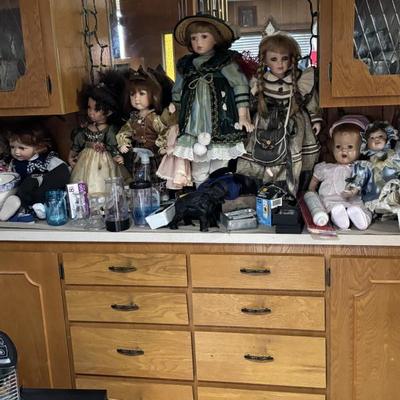 Lots of dolls 