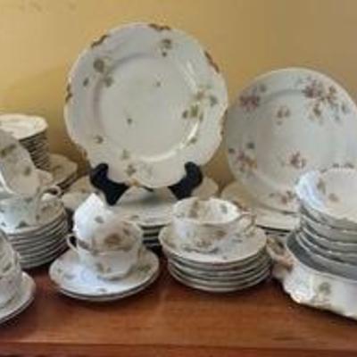 Vintage Haviland Limoges of France China Grouping 

Including:

4 dinner plates
10 salad plates ( two patterns included)
11 bread plates...