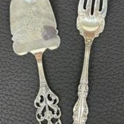 Vintage Small T H Marthinsen Norwegian 830s Silver Cake Slice & Vintage Sterling Silver Meat / Salad Serving Fork 

Weight: 53 grams 
