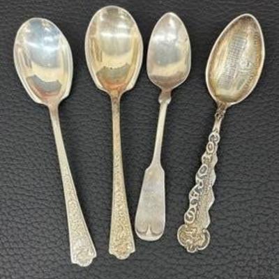 Sale Photo Thumbnail #71: Selection of Vintage Sterling Silver Spoons including a Vintage Sterling Silver Denver Colorado Souvenir Spoon 

Weight: 90 grams 