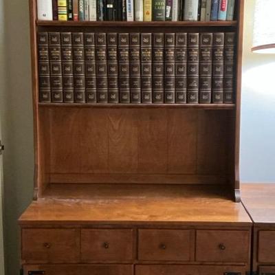 Ethan Allen Early American Maple & Birch Sideboard w/ Hutch (BR2)