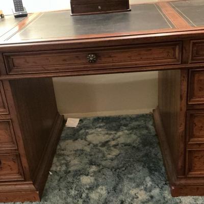Drexel Leather Top Executive Desk With Lamp 