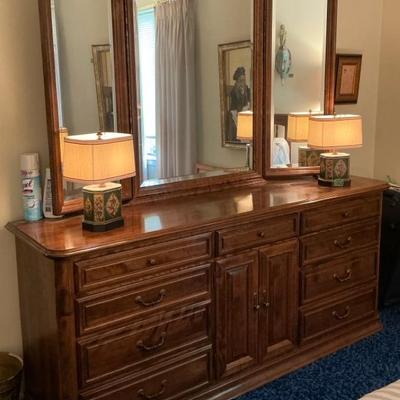Ethan Allen Dresser w/ Mirror