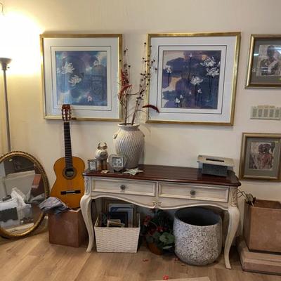 Sofa table / guitar 