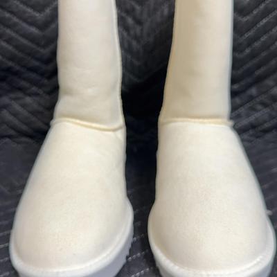 White Uggs, Size W8, New