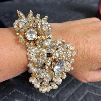 Stunning Vintage-Inspired Cluster Statement Bracelet – Pearls & Rhinestones
