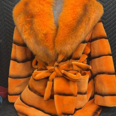 Vibrant Vintage M. Alder Furs Orange Striped Fox Fur Coat – 
