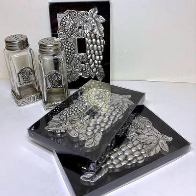 “Ganz” Metal Grape Accents Assortment 