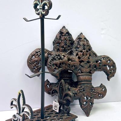 “Western Moments” Fleur-De-Lis Decor 