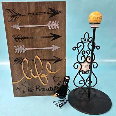 "Avignon" Paper Towel Holder and More