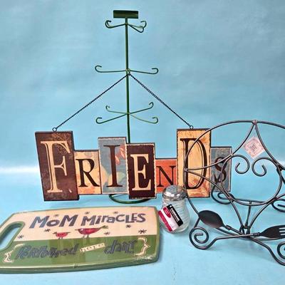 Assortment of Kitchen Decor