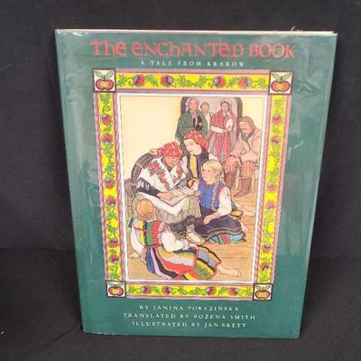  The Enchanted Book, By Janina Porazinska, Signed By Illustrator Jan Brett