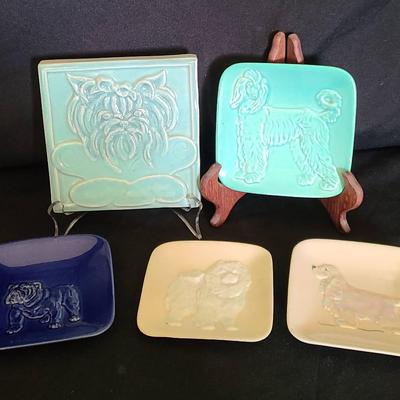 Lot Of 4 Dog Kay Finch Embossed Decorative Plates & A Kay Finch E Dog Embossed Tile Art