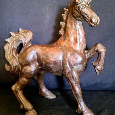 Magnificent Statue Of A Stallion 