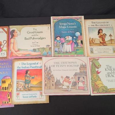 8 Books All Signed And Illustrated By Tomie de Paola