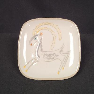 Giddy For Glidden Pottery - Petite Plate With Alluring Animal Motif 
