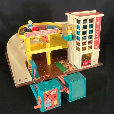 1970 Fisher-Price Parking Ramp Service Center – Elevator, Spiral Ramp, Gas Pumps!