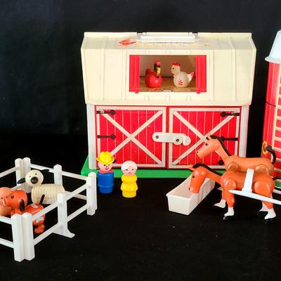 Fisher-Price Little People Farm – Barn, Animals & Silo Set with Moo Sound Door!