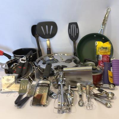 Cuisinart Frying Pan. Green Pan, 2.5 Quart Victoria Milk, Pot, & Large Selection Of Kitchen Gadgets