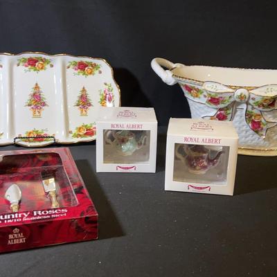 Royal Albert - Old Country Roses Basketweave Bowl, Holiday Tray, Cheese Set & Teapot Ornaments