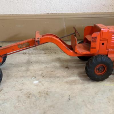 vintage toy road grader, likely a 1949 Doepke Adams model made of pressed steel.